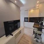 Apart Next To Sky Tower - 2 Rooms